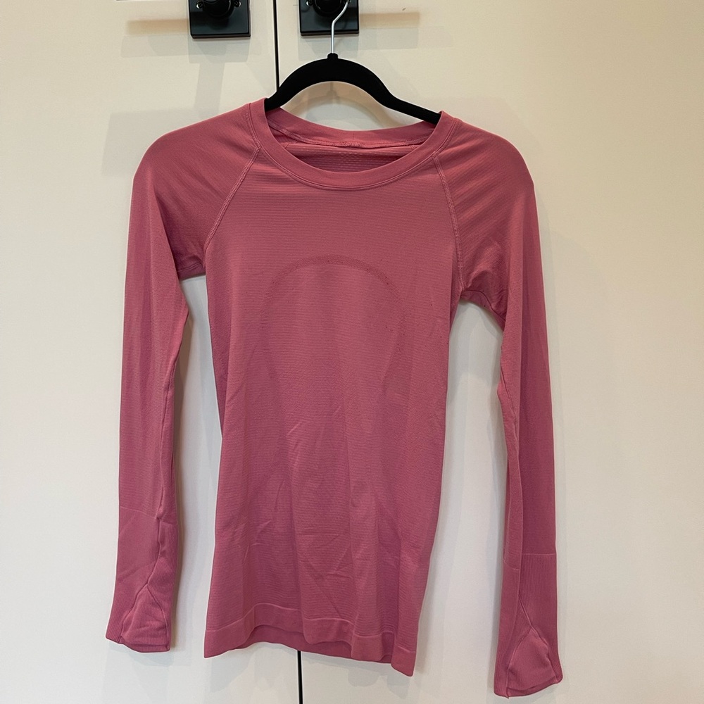 Lululemon swiftly tech long sleeve light pink